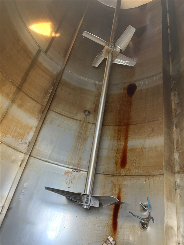 7-1/2' Dia. X 18' L Ss 6,000 Gallon Agitated Tank)